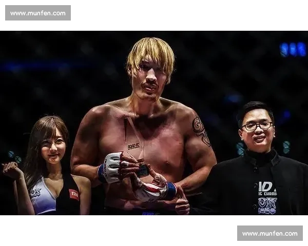 张君龙正面硬刚崔洪万体重力量巅峰对决引爆世界格斗焦点之夜擂台